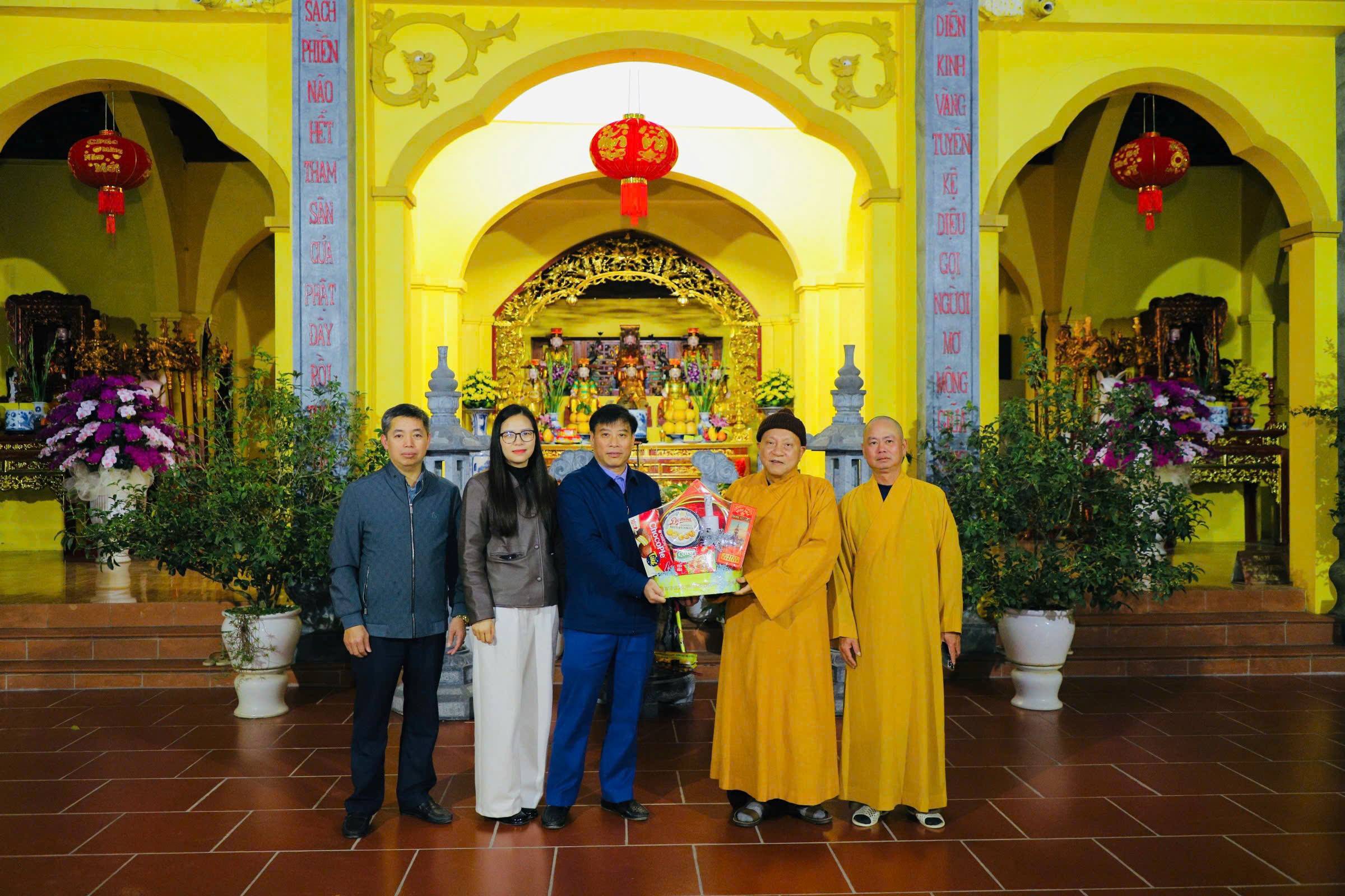 Lãnh đạo Sở Dân tộc và Tôn giáo thăm, chúc Tết Ban Trị sự Giáo hội Phật giáo Việt Nam tỉnh Cao Bằng